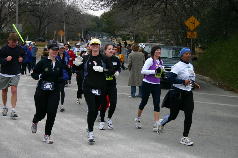 2006/02(February)/FreeScale-Marathon/800x600_2006-02-19-Marathon-46-Suzi-Andrea-Hancock.JPG