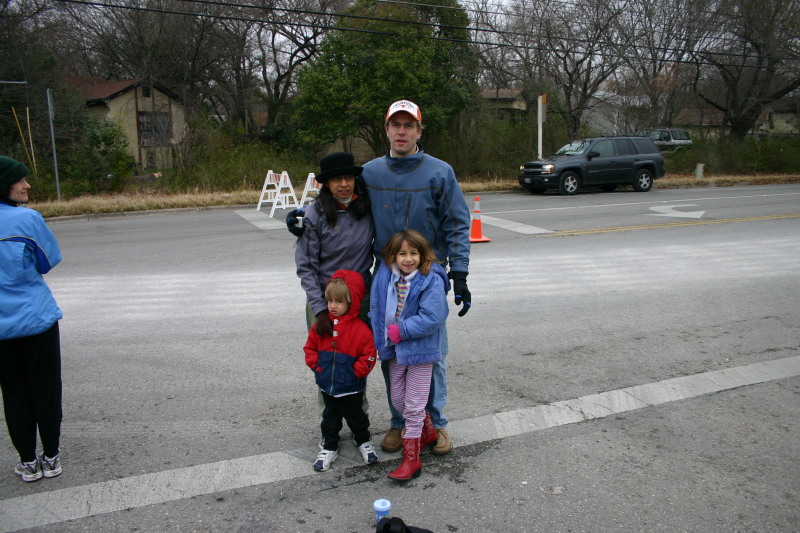 2006-02-19-Marathon-47-Ben-Kavita-Kalyani-Sachin.JPG