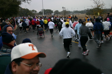 2006-02-19-Marathon-15-Suzi-Andrea-start.JPG