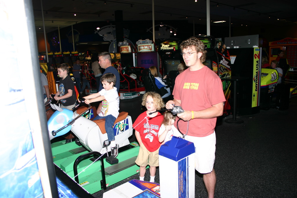 2006/03(March)/Misc/1024x768_2006-03-19-Main-Event-10-Dax-Vale-Kyla-Justin.JPG