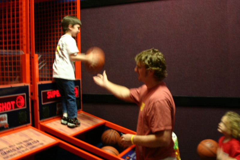 2006/03(March)/Misc/800x600_2006-03-19-Main-Event-02-Dax-Justin.JPG
