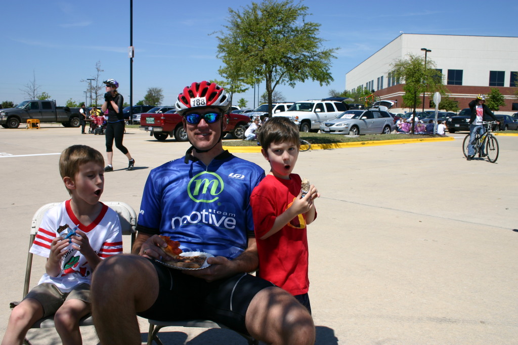 2006/03(March)/Rosedale-Ride/1024x768_2006-03-25-Rosedale-Ride-60miler-2-Chance-Travis-Dax.JPG