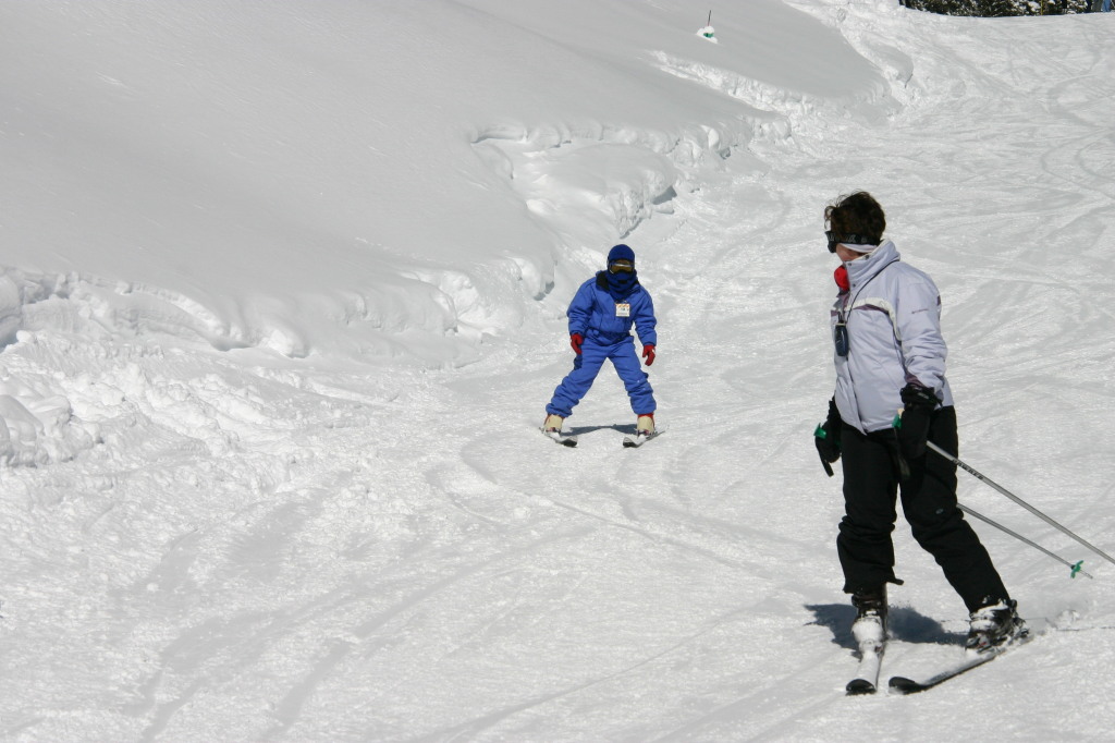 2006/03(March)/Skiing-WolfCreek/1024x768_2006-03-14-Skiing-Wolfcreek-044-Brittney-Marci.JPG