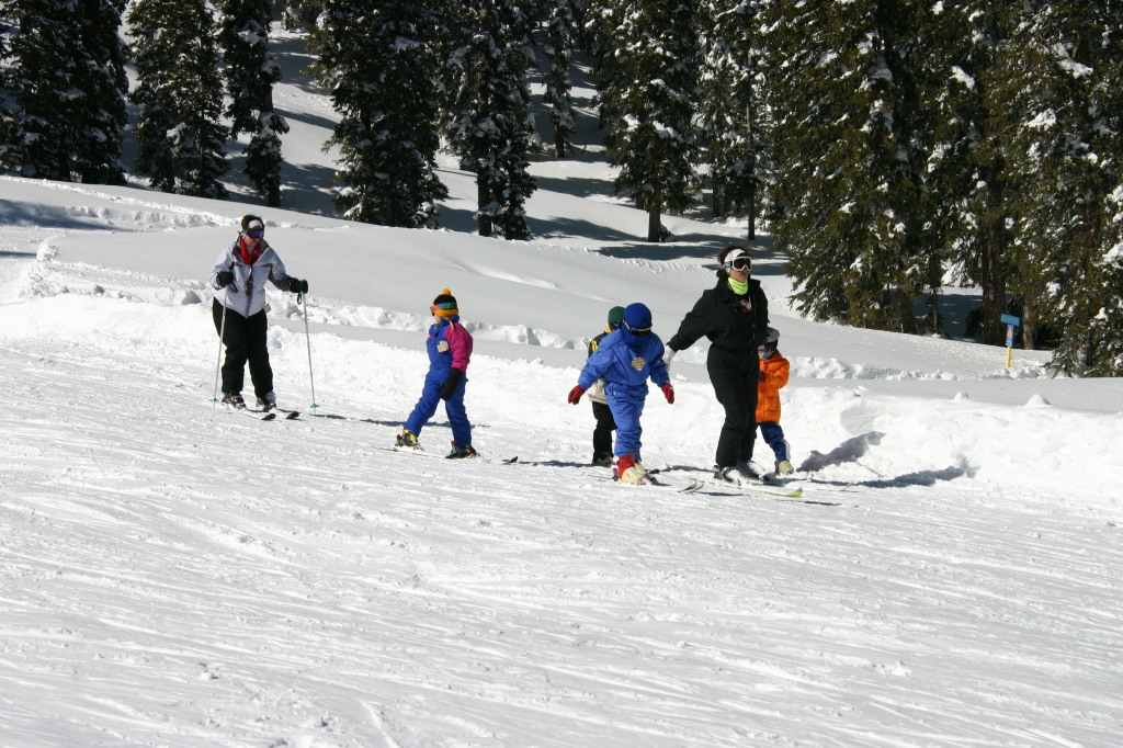 2006-03-14-Skiing-Wolfcreek-065-Marci-McKenzie-Brittney-Dax-Suzi-Chance.JPG