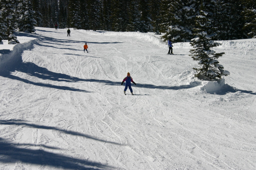 2006/03(March)/Skiing-WolfCreek/1024x768_2006-03-14-Skiing-Wolfcreek-074-McKenzie-Dax-Suzi.JPG