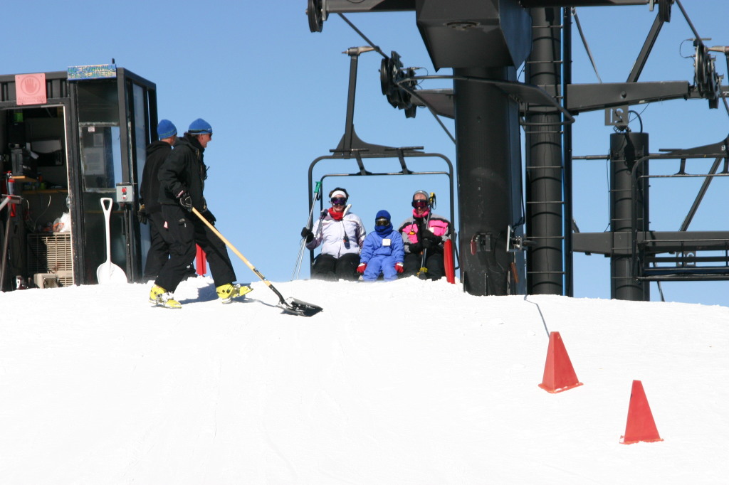 2006-03-14-Skiing-Wolfcreek-129-Marci-Brittney-Ren.JPG