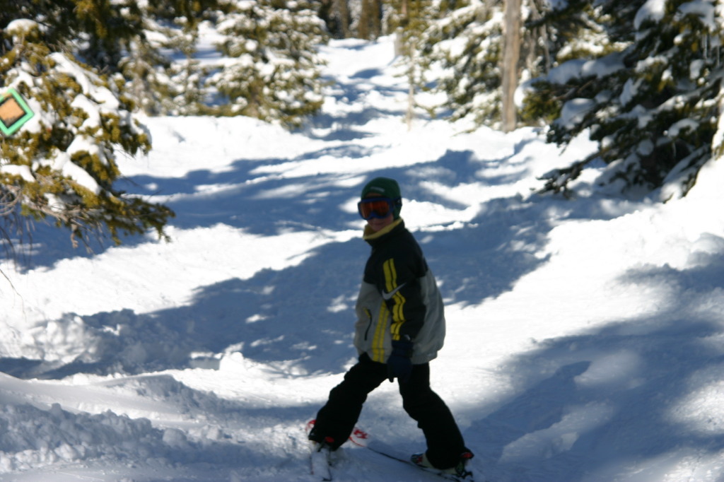 2006/03(March)/Skiing-WolfCreek/1024x768_2006-03-14-Skiing-Wolfcreek-143-Chance-double-diamond.JPG