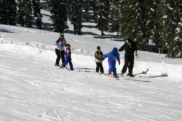 2006-03-14-Skiing-Wolfcreek-066-Marci-McKenzie-Brittney-Dax-Suzi-Chance.JPG