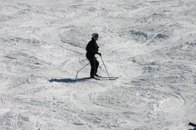 2006/03(March)/Skiing-WolfCreek/640x480_2006-03-14-Skiing-Wolfcreek-097-Suzi.JPG