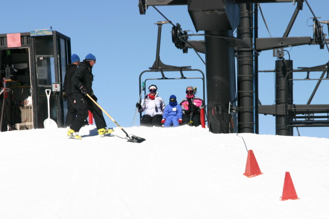 2006-03-14-Skiing-Wolfcreek-129-Marci-Brittney-Ren.JPG