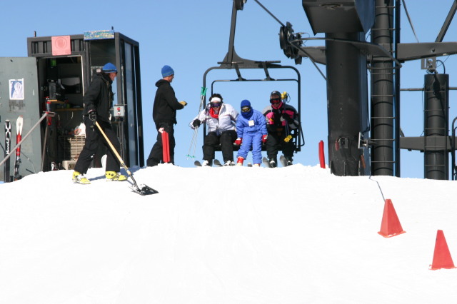 2006-03-14-Skiing-Wolfcreek-130-Marci-Brittney-Ren.JPG