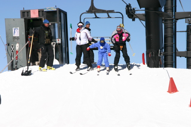 2006-03-14-Skiing-Wolfcreek-131-Marci-Brittney-Ren.JPG