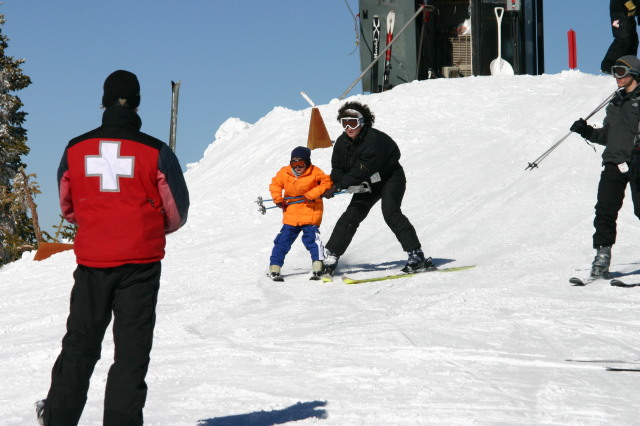 2006/03(March)/Skiing-WolfCreek/640x480_2006-03-14-Skiing-Wolfcreek-140-Dax-Suzi.JPG