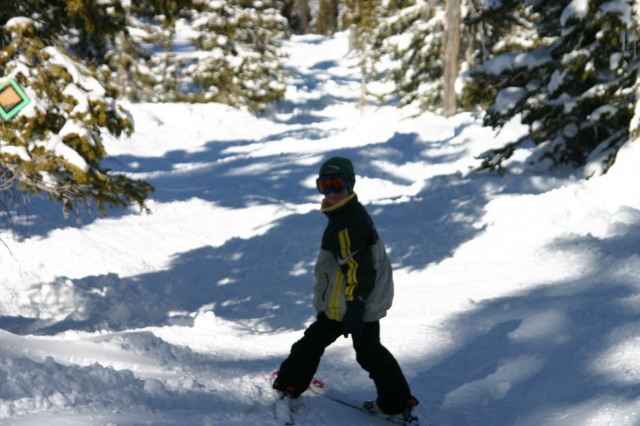 2006/03(March)/Skiing-WolfCreek/640x480_2006-03-14-Skiing-Wolfcreek-143-Chance-double-diamond.JPG