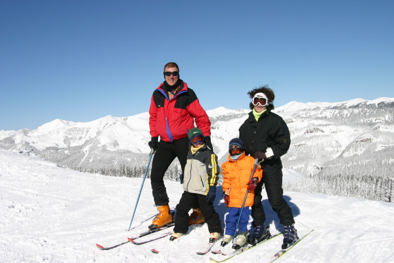 2006/03(March)/Skiing-WolfCreek/800x600_2006-03-14-Skiing-Wolfcreek-017-Chance-Dax-Suzi-Travis.JPG