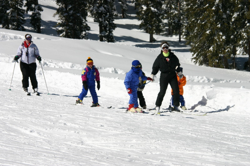 2006-03-14-Skiing-Wolfcreek-064-Marci-McKenzie-Brittney-Dax-Suzi-Chance.JPG
