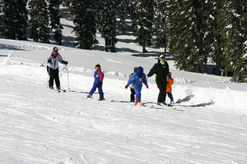 2006-03-14-Skiing-Wolfcreek-065-Marci-McKenzie-Brittney-Dax-Suzi-Chance.JPG