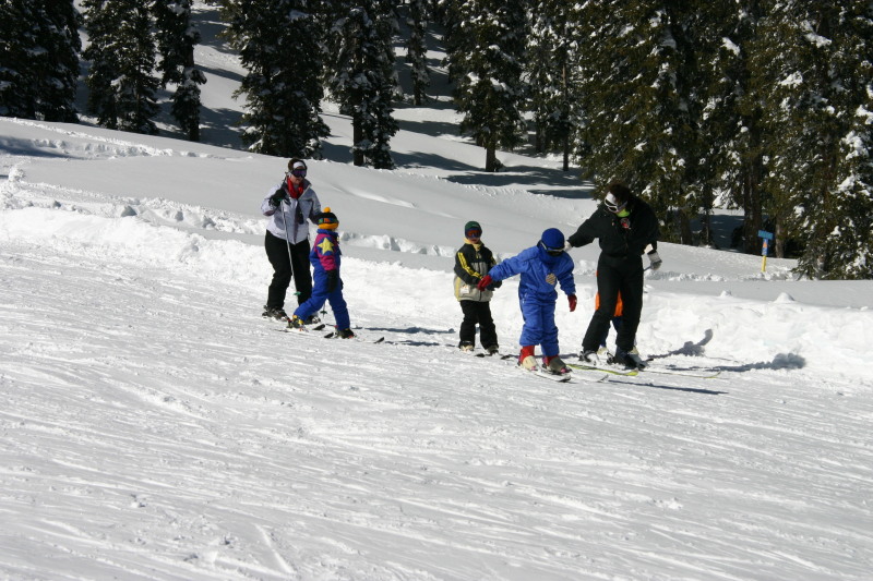 2006-03-14-Skiing-Wolfcreek-066-Marci-McKenzie-Brittney-Dax-Suzi-Chance.JPG