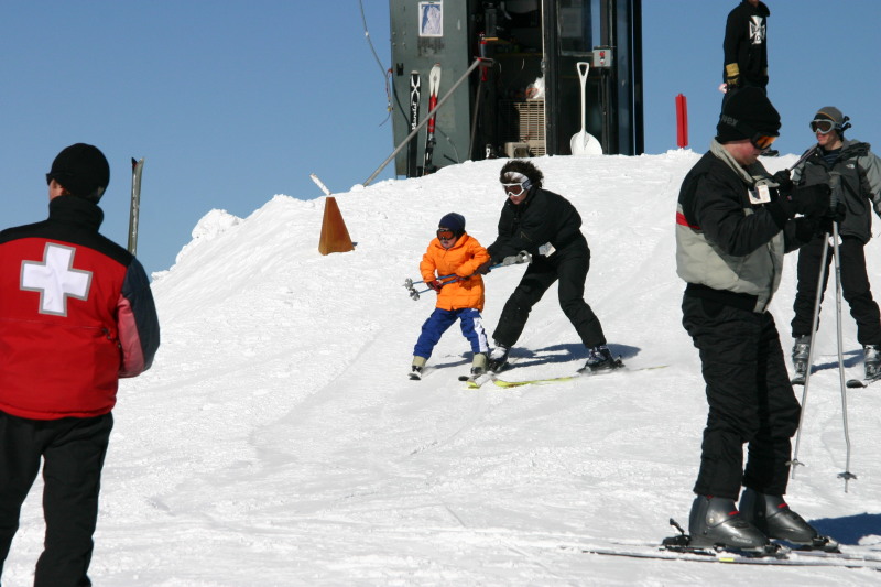 2006/03(March)/Skiing-WolfCreek/800x600_2006-03-14-Skiing-Wolfcreek-139-Dax-Suzi.JPG