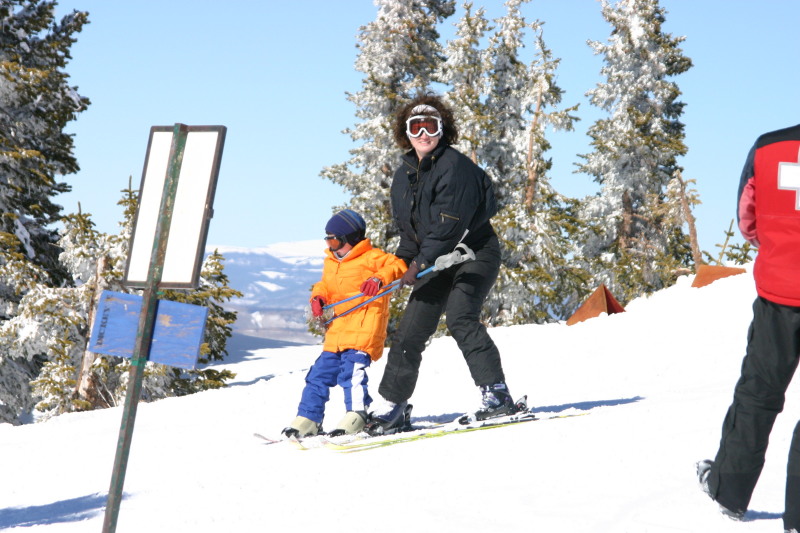 2006/03(March)/Skiing-WolfCreek/800x600_2006-03-14-Skiing-Wolfcreek-142-Dax-Suzi.JPG