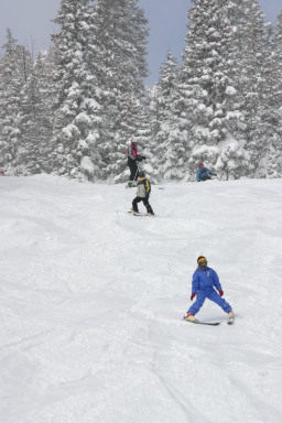 2006-03-13-Skiing-WolfCreek-25-Ren-Chance-Brittney.JPG