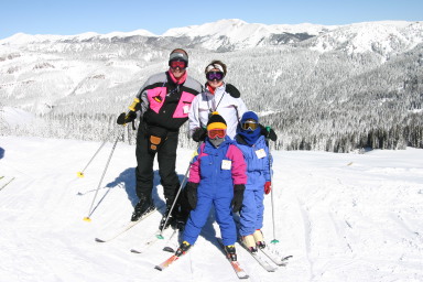 2006-03-14-Skiing-Wolfcreek-014Ren-McKenzie-Brittney-Marci.JPG