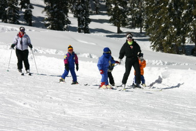 2006-03-14-Skiing-Wolfcreek-064-Marci-McKenzie-Brittney-Dax-Suzi-Chance.JPG