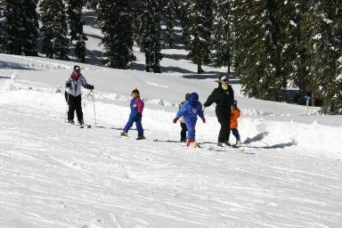 2006-03-14-Skiing-Wolfcreek-065-Marci-McKenzie-Brittney-Dax-Suzi-Chance.JPG