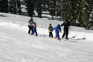 2006-03-14-Skiing-Wolfcreek-066-Marci-McKenzie-Brittney-Dax-Suzi-Chance.JPG