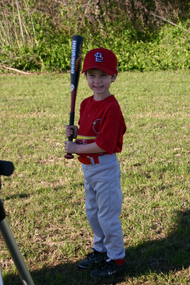 2006/03(March)/Tball-Professional-poses/640x480_2006-03-25-Tball-Prof-23-Dax.JPG