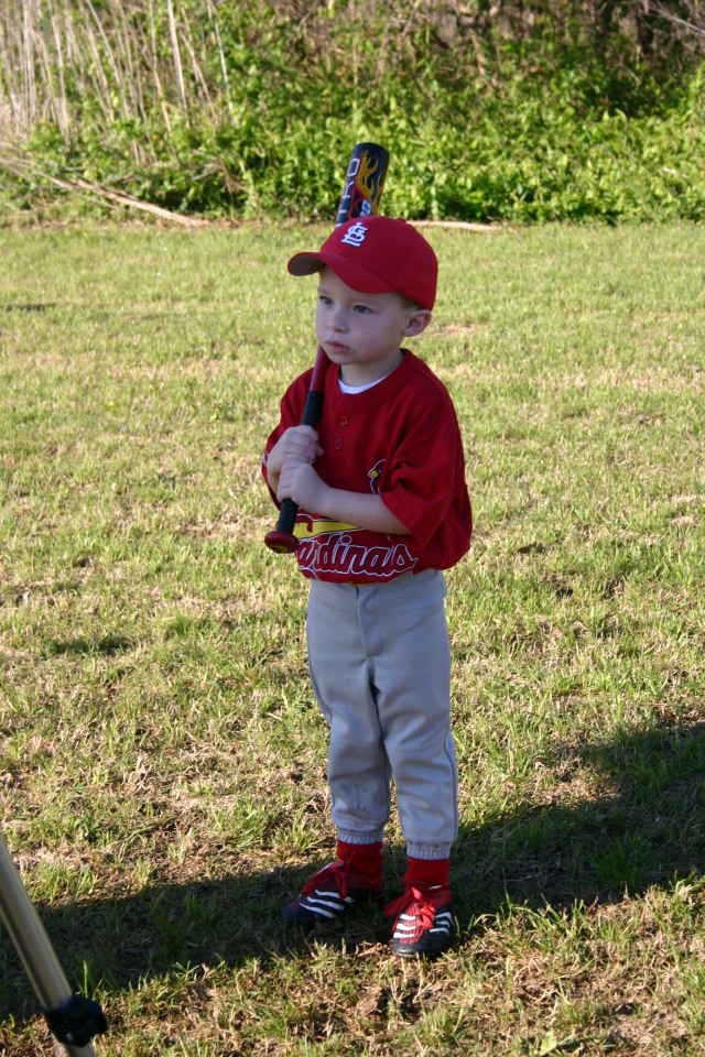 2006/03(March)/Tball-Professional-poses/640x480_2006-03-25-Tball-Prof-27-Caden.JPG
