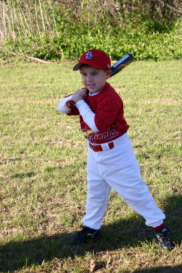 2006/03(March)/Tball-Professional-poses/640x480_2006-03-25-Tball-Prof-40-Mason.JPG