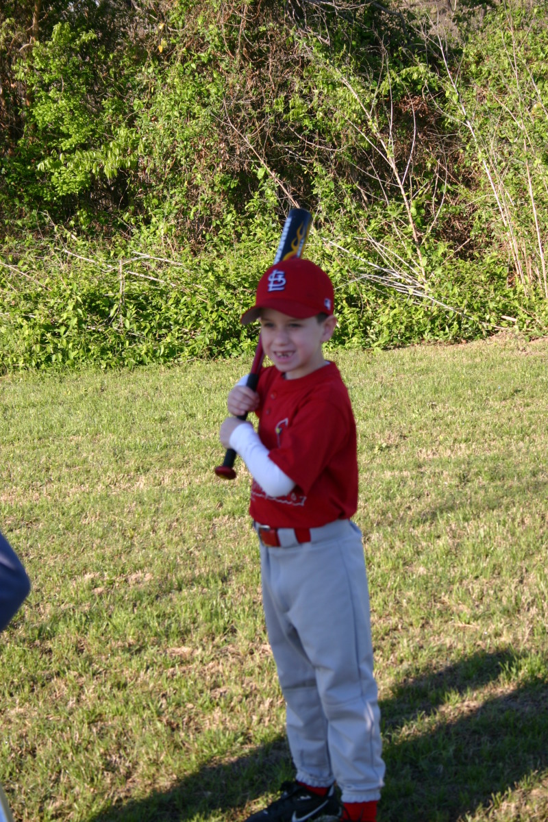 2006/03(March)/Tball-Professional-poses/800x600_2006-03-25-Tball-Prof-02-Matthew.JPG