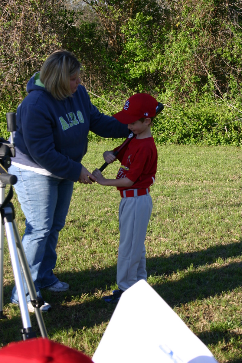 2006/03(March)/Tball-Professional-poses/800x600_2006-03-25-Tball-Prof-04-Chance.JPG