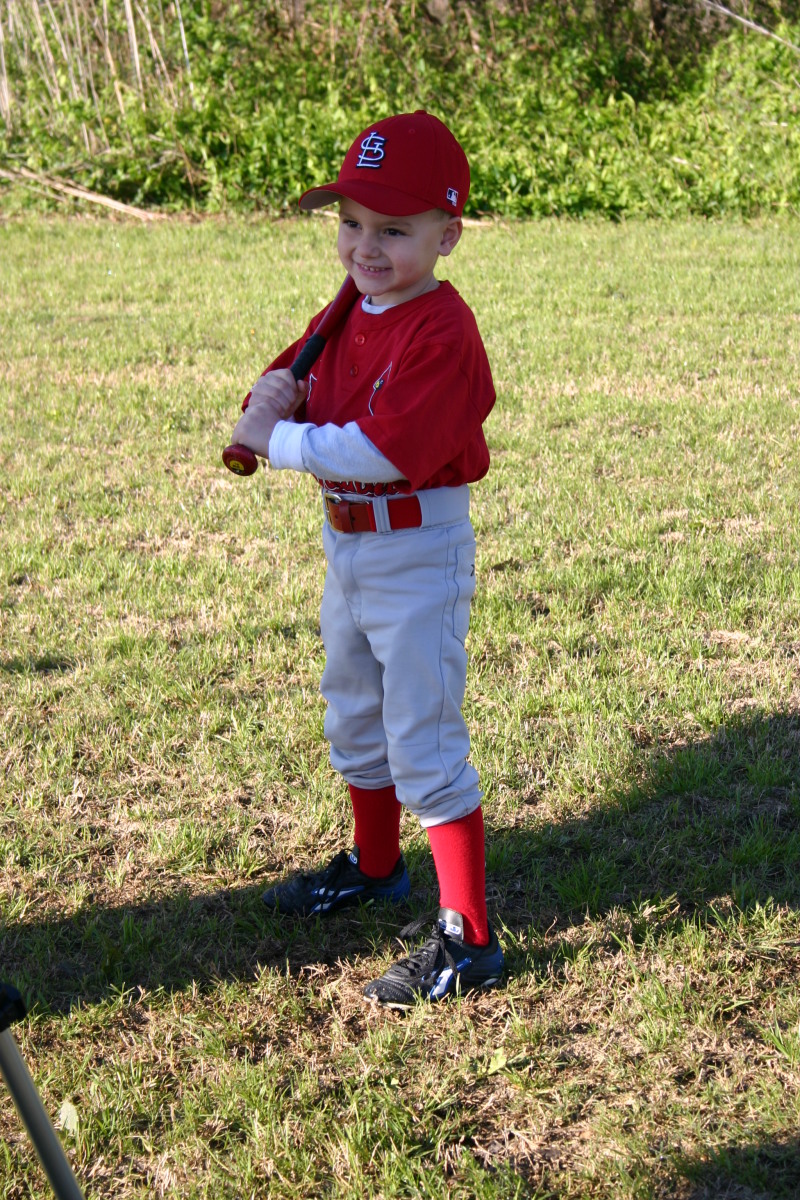 2006/03(March)/Tball-Professional-poses/800x600_2006-03-25-Tball-Prof-25-Brandon.JPG