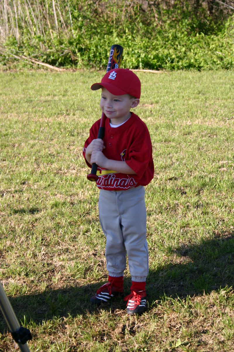 2006/03(March)/Tball-Professional-poses/800x600_2006-03-25-Tball-Prof-28-Caden.JPG