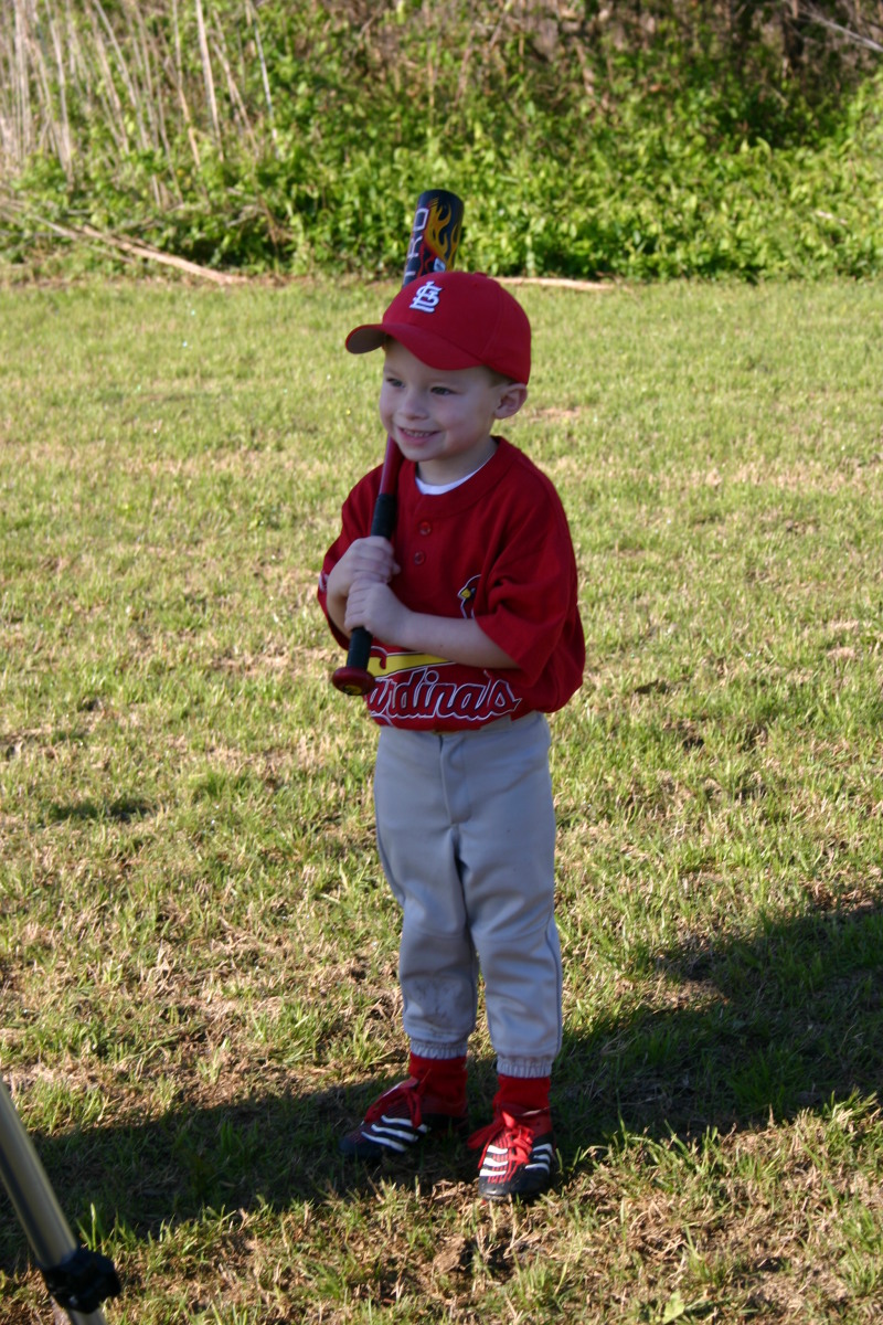 2006/03(March)/Tball-Professional-poses/800x600_2006-03-25-Tball-Prof-29-Caden.JPG
