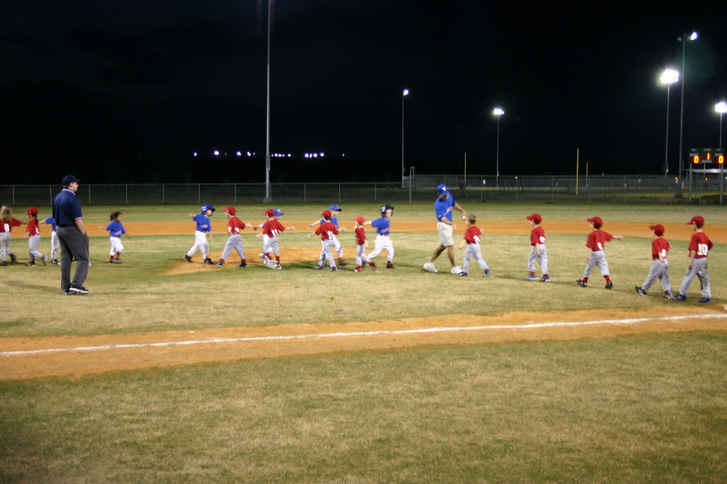 2006/03(March)/Tball/1024x768_2006-03-02-Tball-23-shake-hands.JPG