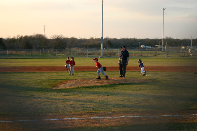 2006/03(March)/Tball/640x480_2006-03-02-Tball-04-Gabe-Sierra-Case.JPG