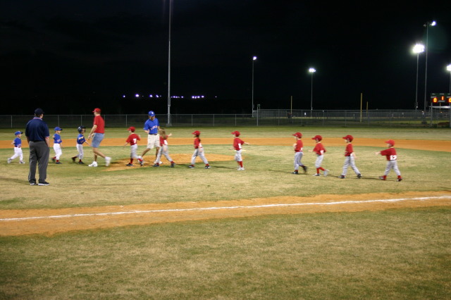 2006/03(March)/Tball/640x480_2006-03-02-Tball-19-shake-hands.JPG