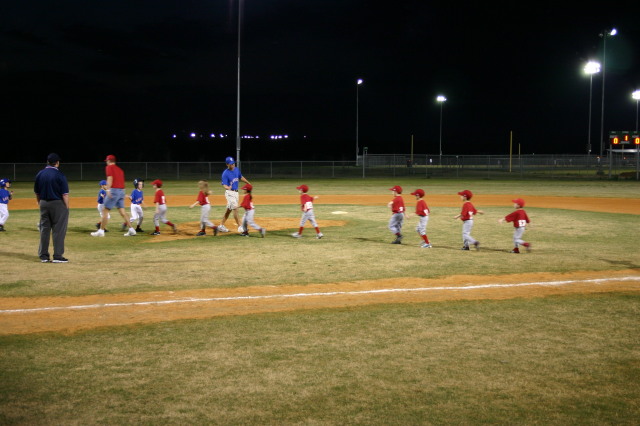 2006/03(March)/Tball/640x480_2006-03-02-Tball-20-shake-hands.JPG