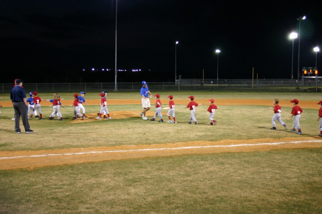 2006/03(March)/Tball/640x480_2006-03-02-Tball-21-shake-hands.JPG