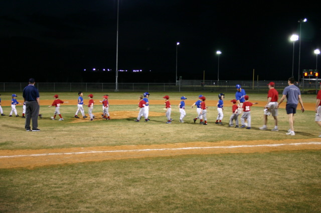 2006/03(March)/Tball/640x480_2006-03-02-Tball-25-shake-hands.JPG