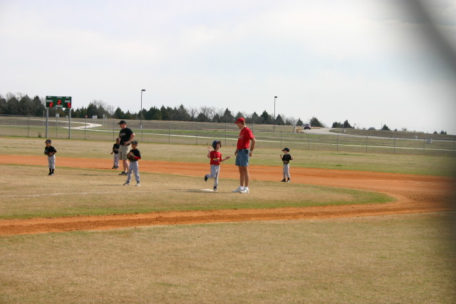 2006/03(March)/Tball/640x480_2006-03-04-Tball-1-Chance-Travis.JPG