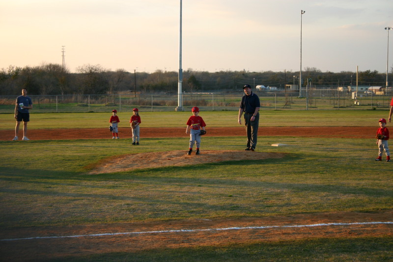 2006/03(March)/Tball/800x600_2006-03-02-Tball-02-Gabe-Sierra-Case-Caden.JPG