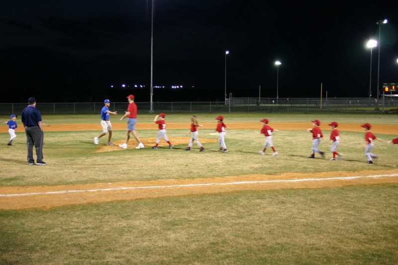 2006/03(March)/Tball/800x600_2006-03-02-Tball-17-shake-hands.JPG