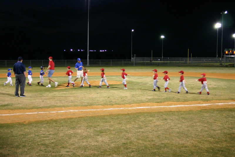 2006/03(March)/Tball/800x600_2006-03-02-Tball-19-shake-hands.JPG