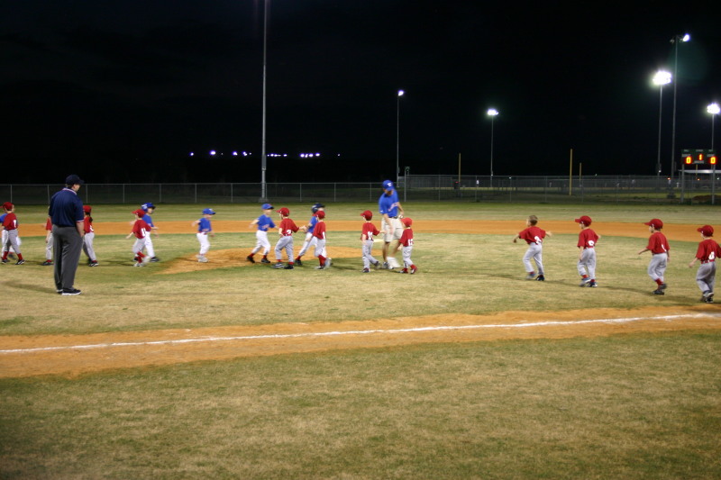 2006/03(March)/Tball/800x600_2006-03-02-Tball-22-shake-hands.JPG