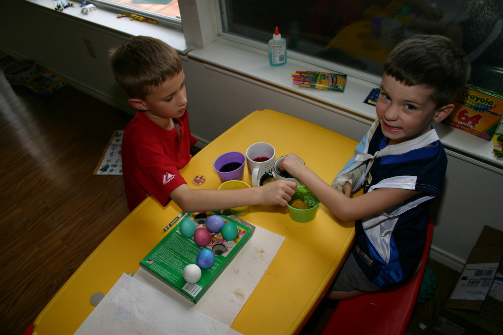 2006/04(April)/Easter/1024x768_2006-04-15-dying-Easter-eggs-08-Chance-Dax.JPG