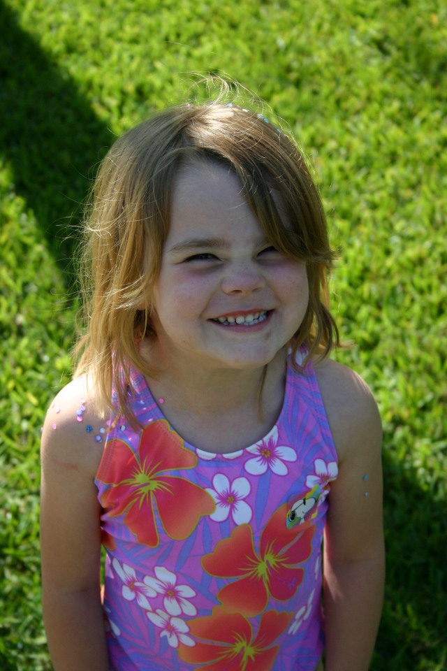 2006/04(April)/Easter/640x480_2006-04-16-Easter-33-Kyla.JPG